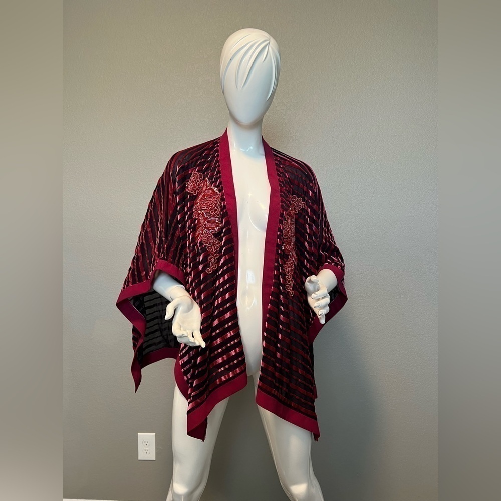 Colleen Lopez Lavish Layer
Embellished Burnout Topper